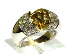 Ziedas Nr.109 (is geltono aukso,puostas topazu ir briliantais)