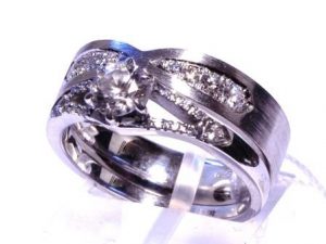 Ziedas Nr.112 (dvieju daliu ziedas, is balto aukso, su briliantais)