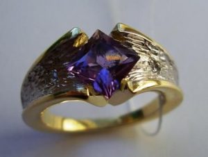 Ziedas Nr.12 (is geltono ir balto aukso, su ametistu)