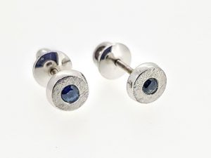 Auskarai Nr.123 (su safyrais, is balto, geltono arba raudono aukso)