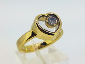 Ziedas Nr.125 (is aukso, su po stiklu uzdarytu briliantu)