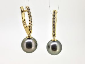 Auskarai Nr.128 (su juodu perlu ir briliantais, is aukso)