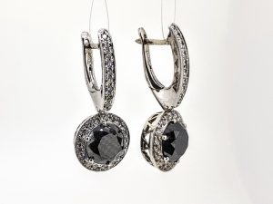 Auskarai Nr.129 (su juodu deimantu ir briliantais, is aukso)