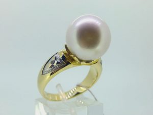 Ziedas N.134 (su perlu, is geltono, balto arba raudono aukso)