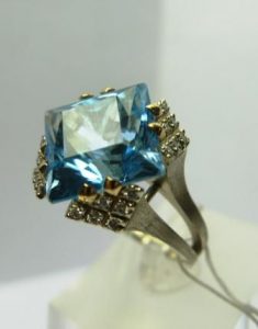 Ziedas Nr.14 (is balto aukso, su zydruoju topazu ir briliantais)