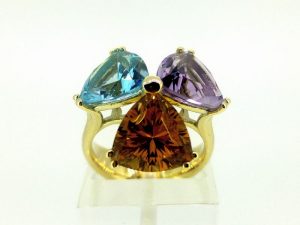 Ziedas Nr.140 (is aukso, puostas ametistu, citrinu, topazu)