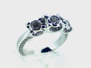 Ziedas Nr.142 (is platinos arba aukso, su briliantais)