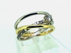 Ziedas Nr.143 (is balto ir geltono aukso, su briliantais)