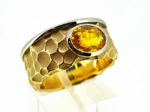 Ziedas Nr.154 (su geltonuoju safyru, is aukso)