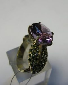 Ziedas Nr.16 (is geltono aukso, su ametistu ir zalios sp.brilianatais)