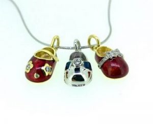 Kaklo papuosalas Nr.16 (batukai is aukso, puosti spalvota emale ir briliantais)