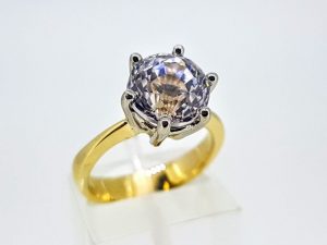 Ziedas Nr.172 (is aukso, puostas baltuoju safyru)