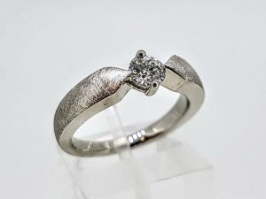 Ziedas Nr.176 (su briliantu, is platinos arba aukso)