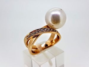 Ziedas Nr.178 (su perlu, is aukso, puostas cirkonais)