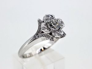 Ziedas Nr.179 (su briliantais, is aukso)