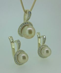 Komplektas Nr. 18 (is aukso, su geltonaisiais perlais ir briliantais)