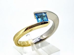 Ziedas Nr.191 (is dvieju spalvu aukso, puostas zydruoju topazu)