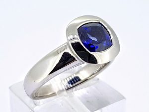 Ziedas Nr.195 (su melynuoju safyru, is aukso)