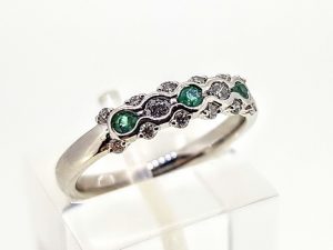 Ziedas Nr.198 (su smaragdais ir briliantais, is aukso)