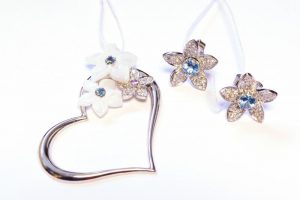 Komplektas Nr. 19 (gelytes is aukso ir perlamutro, puostos topazais ir briliantais)