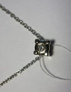 Pakabukas Nr.19 (is platinos arba aukso, su briliantu)