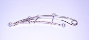 Sege Nr.2 (is balto, geltono arba raudono aukso, su perlais ir briliantais)