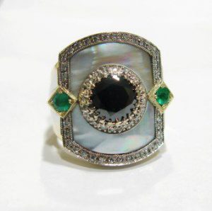 Ziedas Nr.2 (is aukso, su perlamutru, smaragdais, juoduoju deimantu ir briliantais)