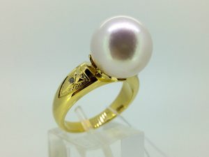 Ziedas su perlu is geltono arba kitos spalvos aukso