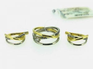 Auskarai ir ziedas is aukso, su briliantais