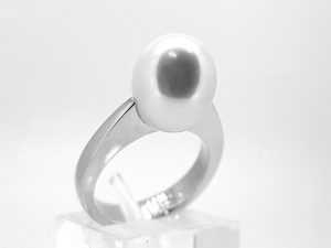 Ziedas su perlu is aukso