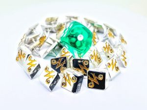 Zenkliukai is sidabro, su monograma