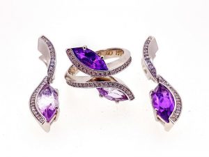 Auskarai ir ziedas su ametistu ir briliantais