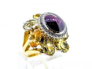 Ziedas Nr.201 (su zvaigzdiniu rubinu ir geltonais safyrais, is aukso)