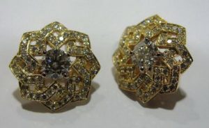 Auskarai Nr.21 (su brangakmeniais is geltono, raudono arba balto aukso)