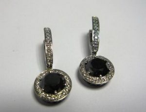 Auskarai Nr.22 (su juodais deimantais ir briliantais, is balto aukso)