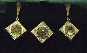 Komplektas Nr.24 (is geltono aukso, su kalnu kristolu ir briliantais)