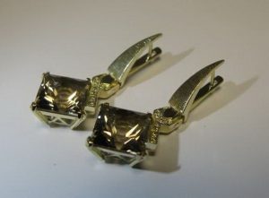 Auskarai Nr.28 (su turmalinu arba kt.brangakmeniu, is aukso)