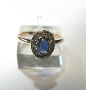 Ziedas Nr.29 (is balto aukso, su melynuoju opalu ir briliantais)