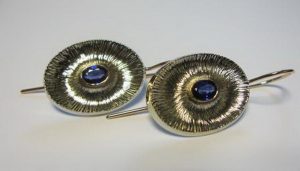 Auskarai Nr.29 (su safyru, arba kt.akmeniu, is balto aukso)