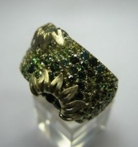 Ziedas Nr.3 (is geltono aukso, inkrustuotas spalvotais spineliais)