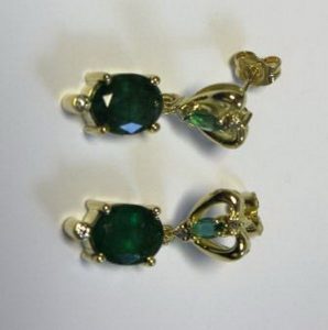 Auskarai Nr.30 (su smaragdais ir briliantais, is aukso)