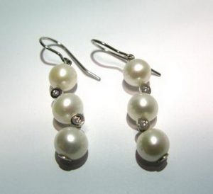 Auskarai Nr.32 (kabantys, su perlais ir briliantais, is aukso)