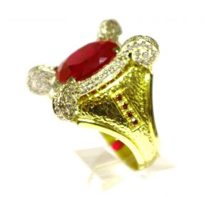 Ziedas Nr.37 (is geltono ir balto aukso, puostas rubinu ir briliantais)