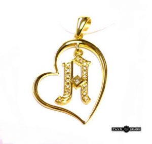 Pakabukas Nr.37 (sirdeles formos, is aukso, su deimantais inkrustuota raide)