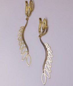 Auskarai Nr.38 (kabantys, ilgi auskarai is geltono ir balto aukso)