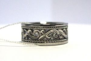 Ziedas Nr.39 (is platinos, su aukso puosyba ir briliantais)