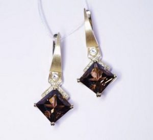 Auskarai Nr.42 (su rudais deimantais ir briliantais, is balto aukso)