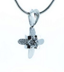 Pakabukas Nr.42 (modernus kryzelis, is platinos, su briliantu)