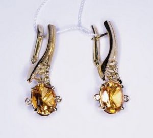 Auskarai Nr.43 (is balto aukso, puosti citrinais ir briliantais)