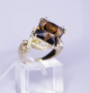 Ziedas Nr.44 (is balto aukso, su rutilo kvarcu arba kt.brangakmeniu)